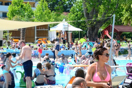 Így népszerűsítették a gyümölcsfogyasztást a fehérvári strandon